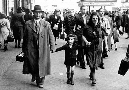fotografia d'una familia jueva http://www.zweiterweltkrieg.org/phpBB2/viewtopic.php?t=808 "il.lustració"